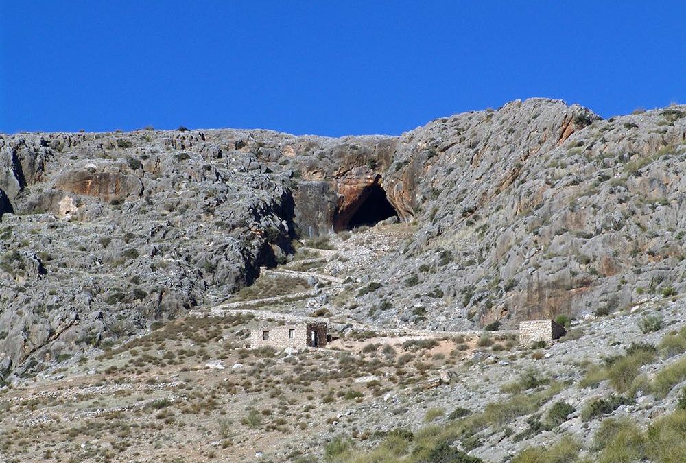 Cueva Horá