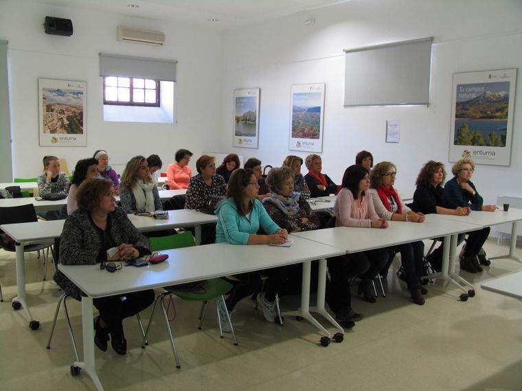 El GDR de Guadix expone la Estrategia de Desarrollo Local LEADER 2016-2020 a las asociaciones de mujeres de la comarca de Guadix