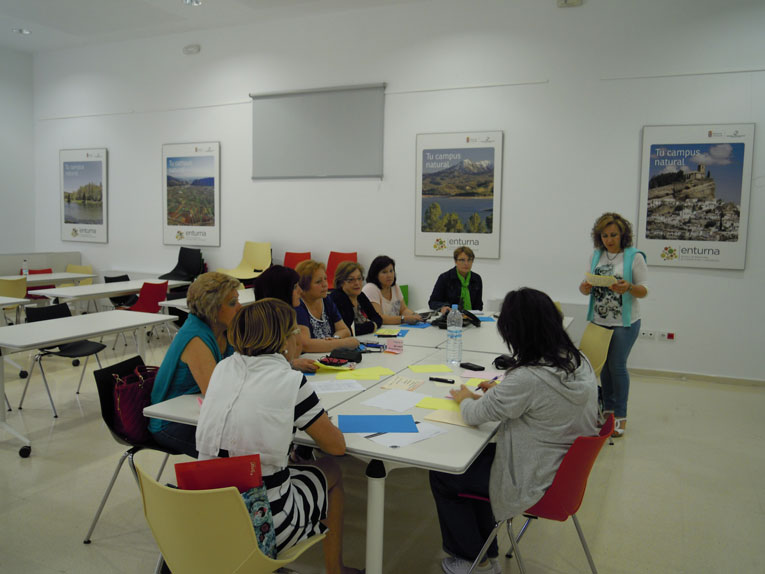 La Federación de Asociaciones de Mujeres de la comarca de Guadix “Sulayr” recibe una ayuda de 12.500 € del Instituto Andaluz de la Mujer