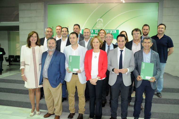 La Consejería de Agricultura firma con los Grupos de Desarrollo Rural los convenios de colaboración para la gestión del programa LEADER de Andalucía 2014-2020