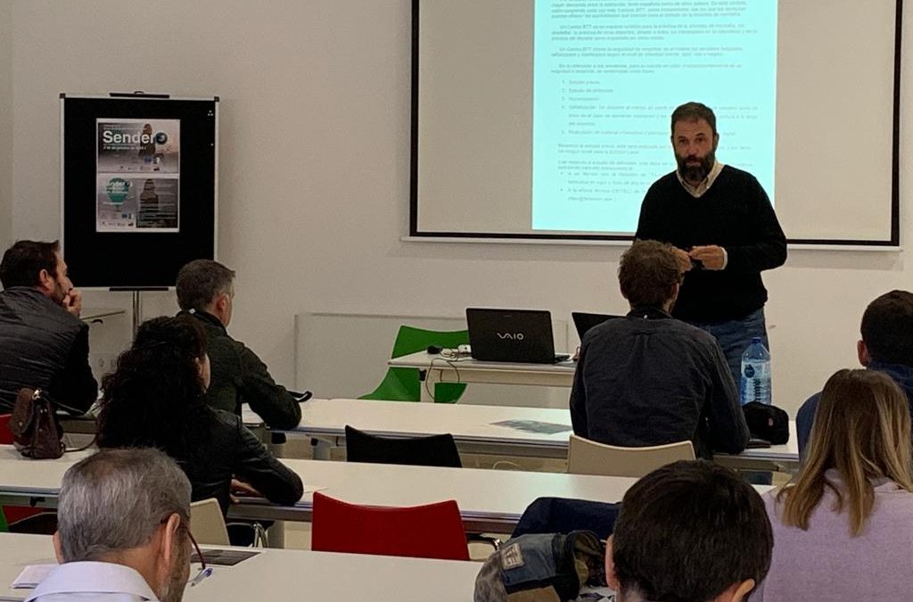 Los SENDEROS son protagonistas en la jornada celebrada en el GDR de Guadix.