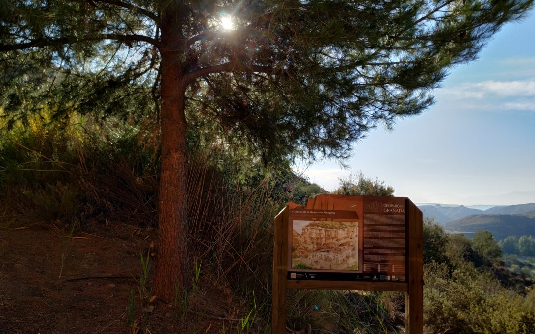 Los municipios del Marquesado y otras seis localidades de la comarca de Guadix contarán con señalización del Geoparque de Granada gracias a una subvención del Grupo de Desarrollo Rural.