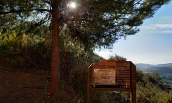 Los municipios del Marquesado y otras seis localidades de la comarca de Guadix contarán con señalización del Geoparque de Granada gracias a una subvención del Grupo de Desarrollo Rural.