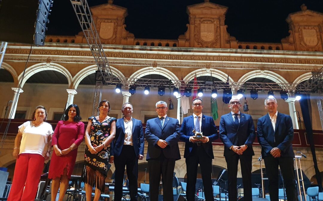El GDR Comarca de Guadix recibió ayer el premio “Tótem Ciudad de Guadix” en reconocimiento a sus 30 años de trayectoria