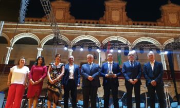 El GDR Comarca de Guadix recibió ayer el premio “Tótem Ciudad de Guadix” en reconocimiento a sus 30 años de trayectoria